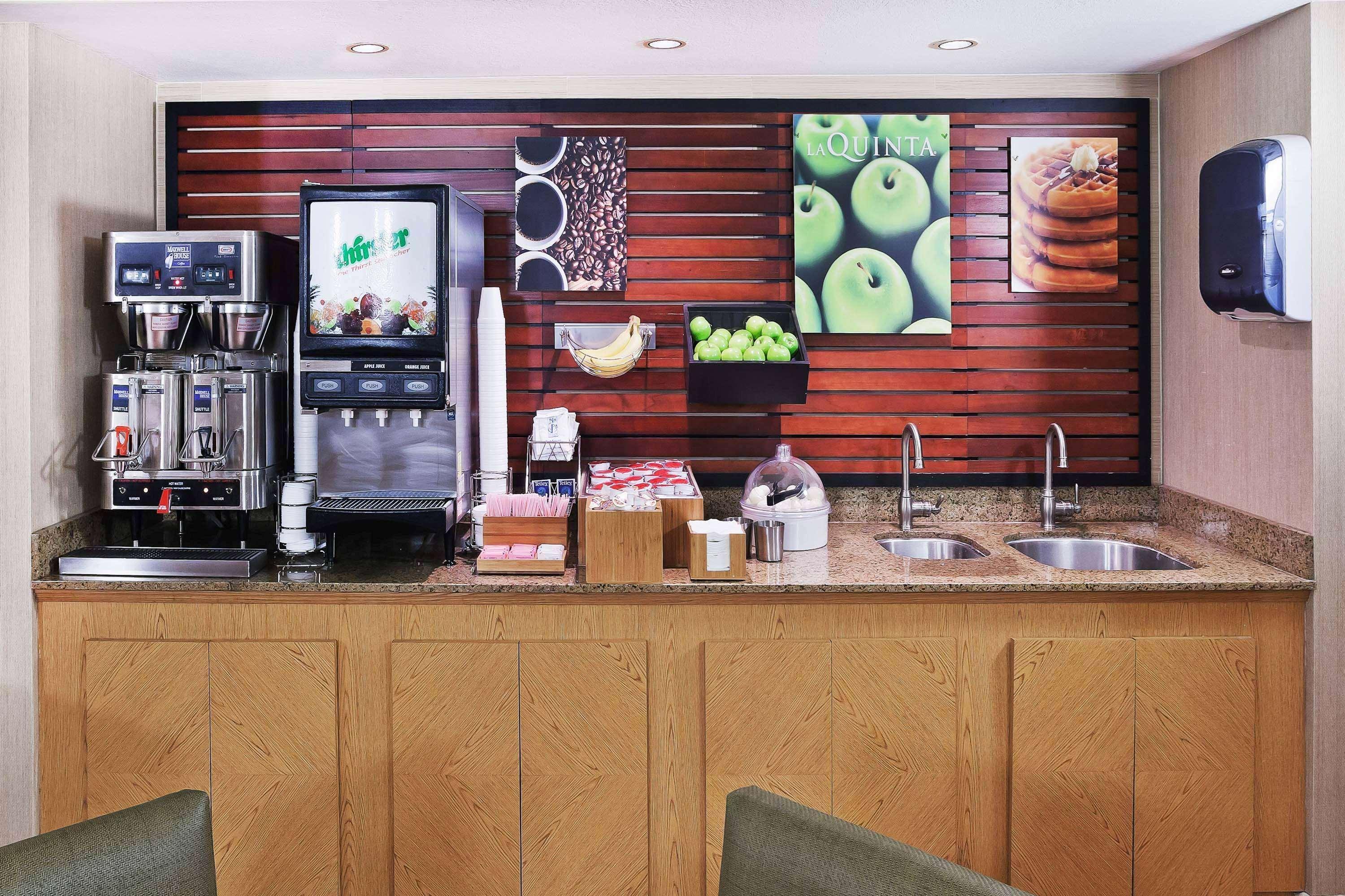 La Quinta Inn By Wyndham Amarillo Mid-City Bagian luar foto