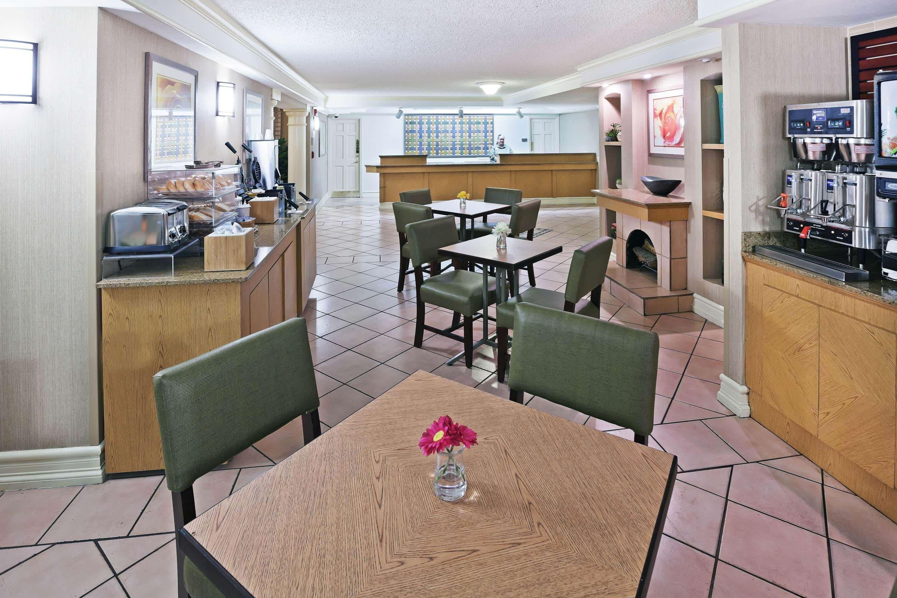 La Quinta Inn By Wyndham Amarillo Mid-City Bagian luar foto