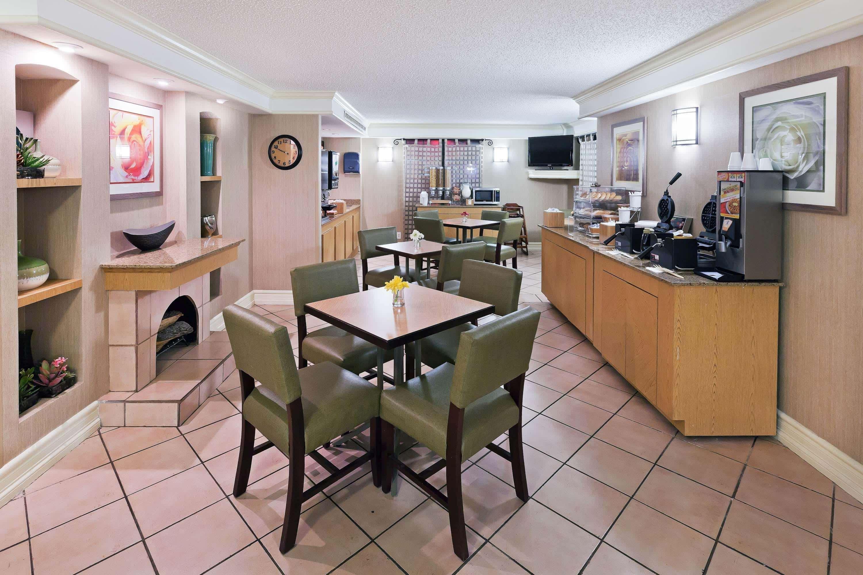 La Quinta Inn By Wyndham Amarillo Mid-City Bagian luar foto