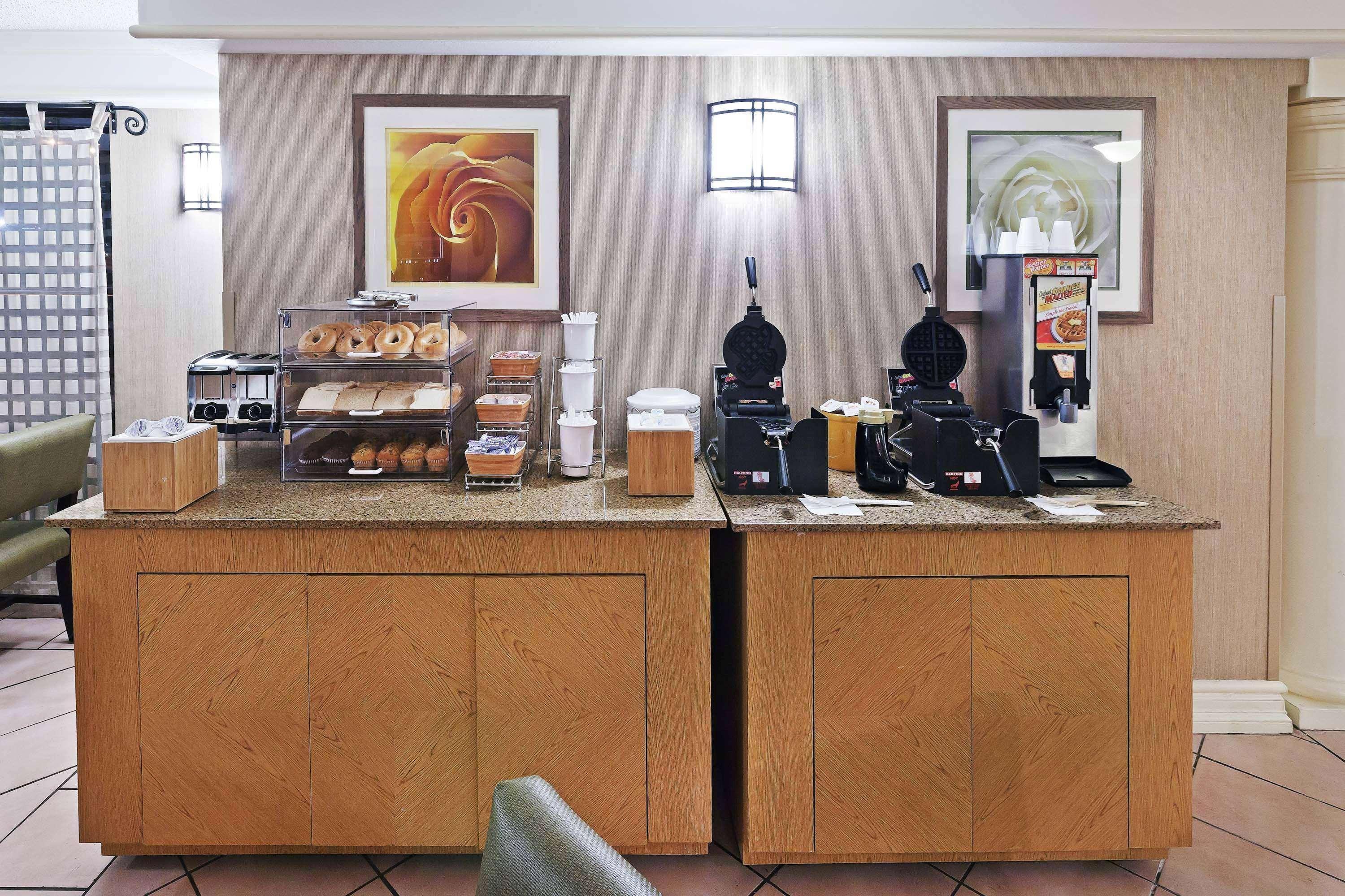 La Quinta Inn By Wyndham Amarillo Mid-City Bagian luar foto