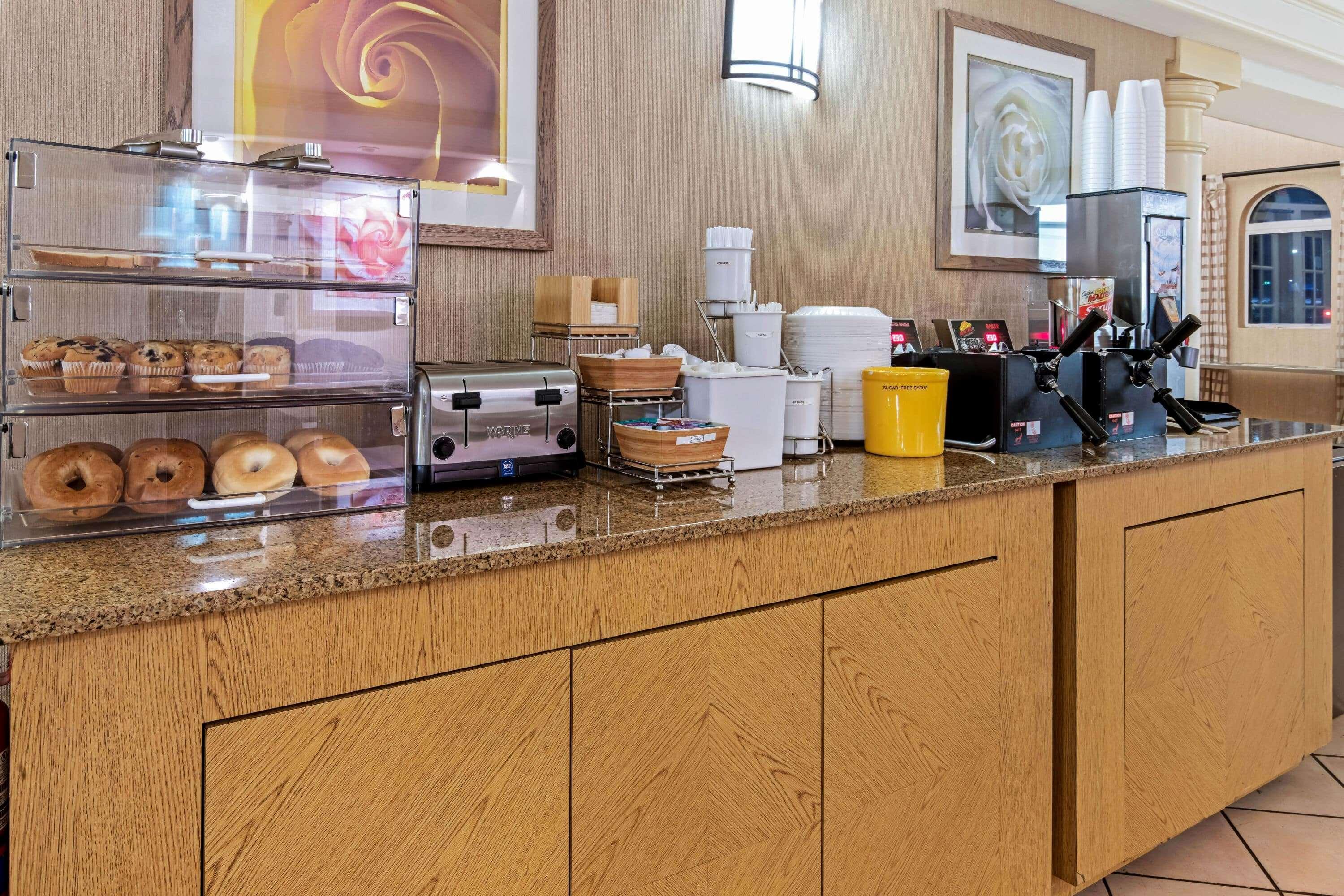 La Quinta Inn By Wyndham Amarillo Mid-City Bagian luar foto