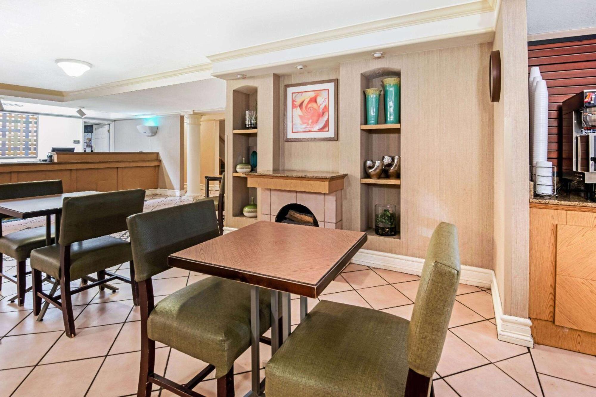 La Quinta Inn By Wyndham Amarillo Mid-City Bagian luar foto