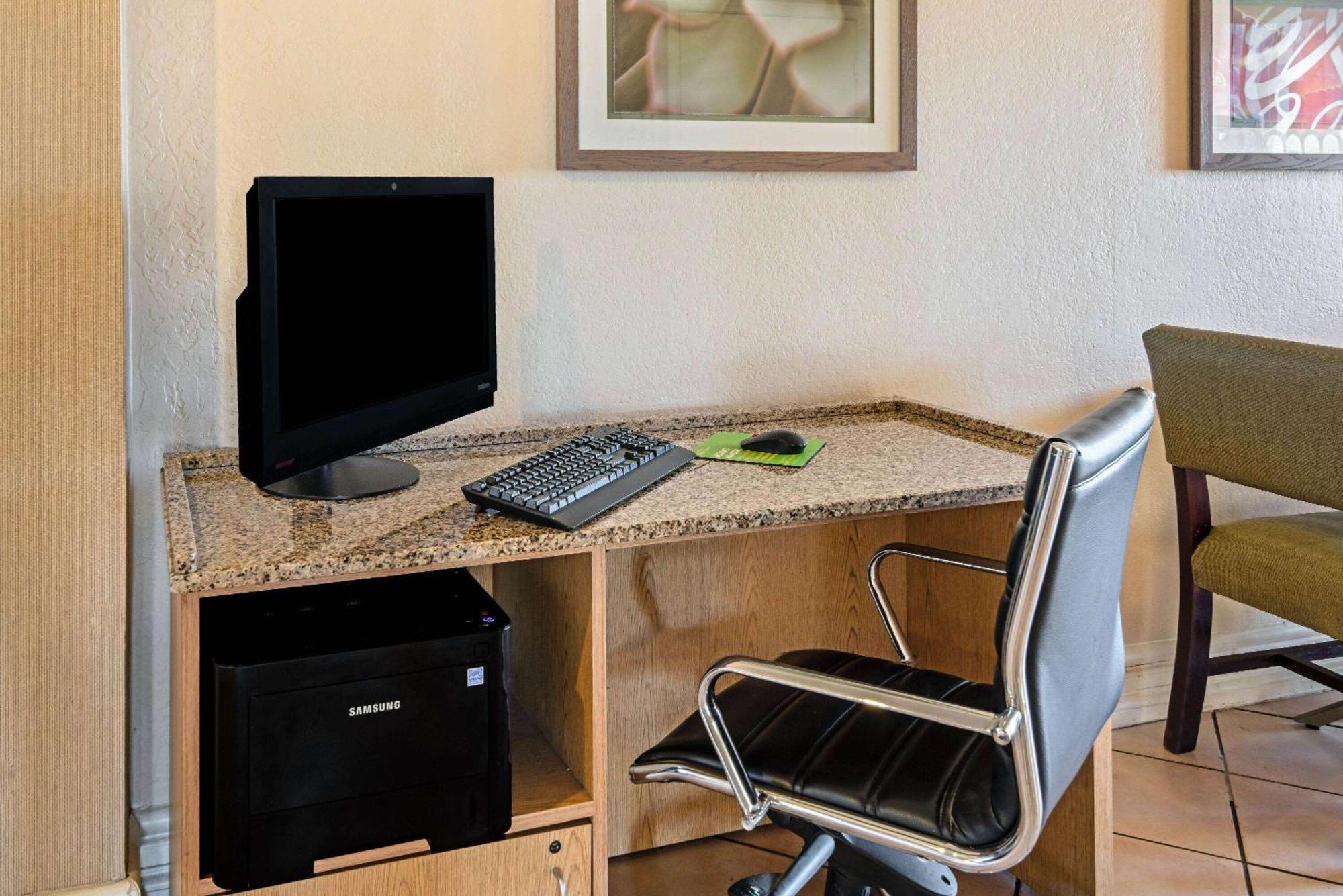 La Quinta Inn By Wyndham Amarillo Mid-City Bagian luar foto