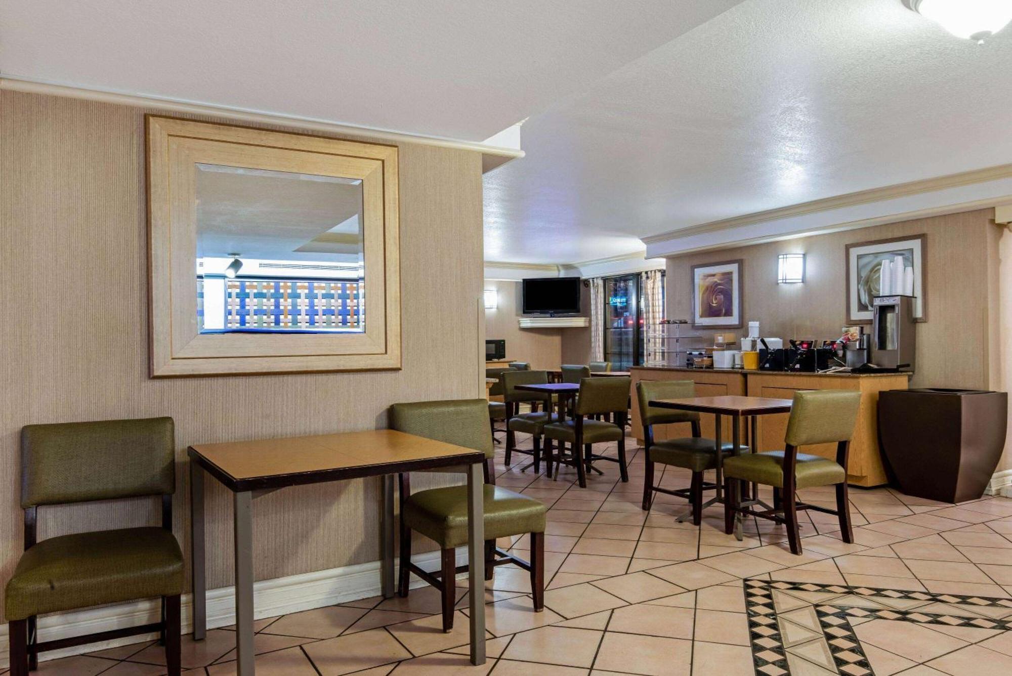 La Quinta Inn By Wyndham Amarillo Mid-City Bagian luar foto