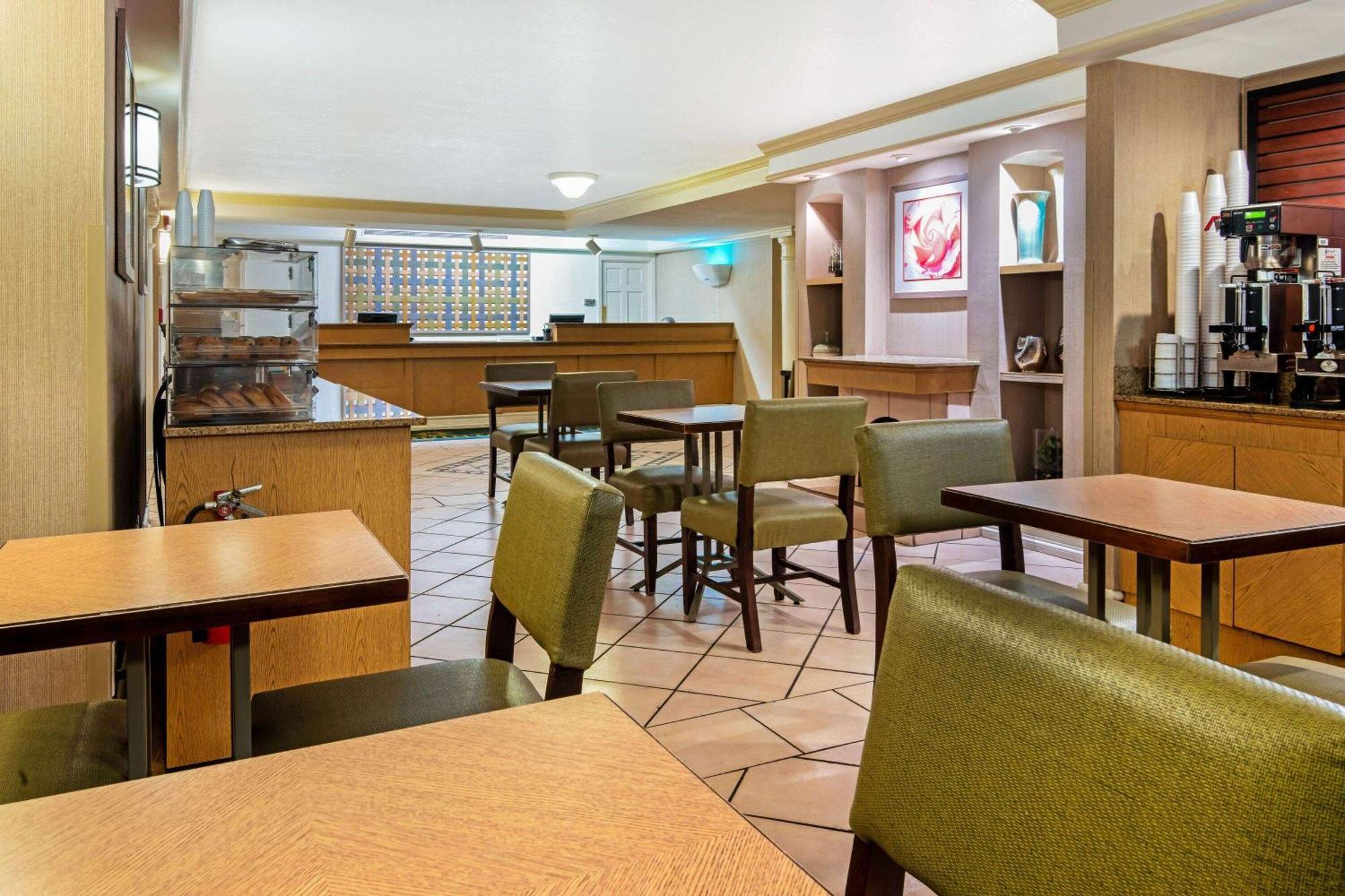 La Quinta Inn By Wyndham Amarillo Mid-City Bagian luar foto